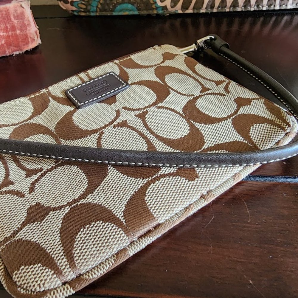 Coach Wristlet - Picture 12 of 12
